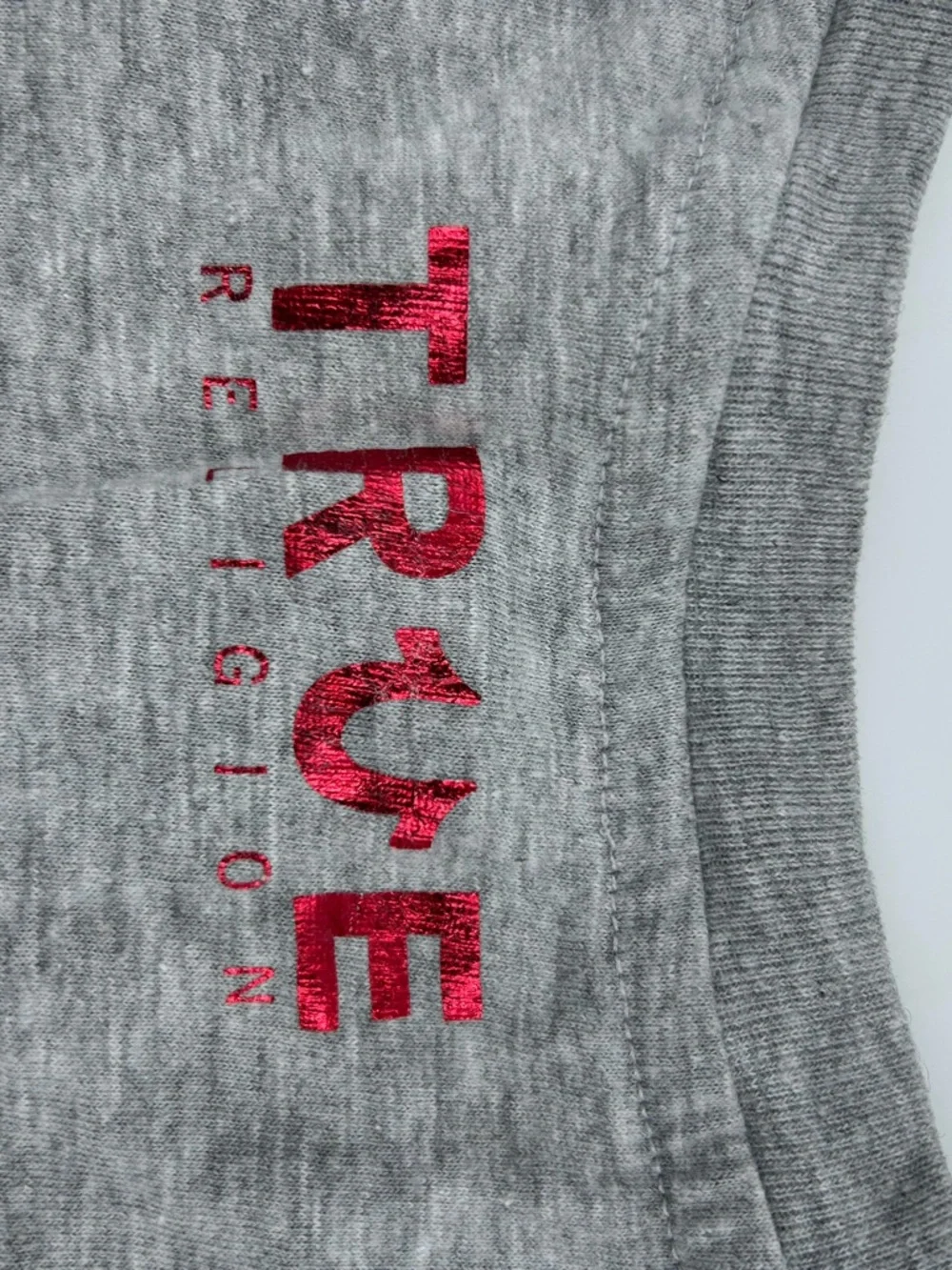 True Religion Men's Heather Gray Crew Tee with Red Horseshoe Accent. XL